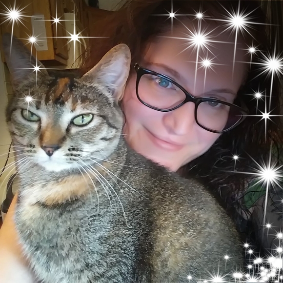 Meet your Posher, Laura - Picture 1 of 1